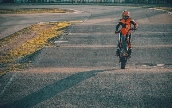 Neufahrzeug KTM 390 SMC R - Bild 5