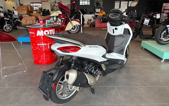 Gebrauchtmotorrad Piaggio Beverly 300 - Bild 3