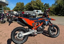 Neumotorrad KTM 690 SMC R
