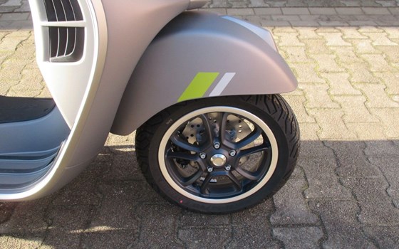 Neufahrzeug Vespa GTS 300 Super Tech - Bild 13