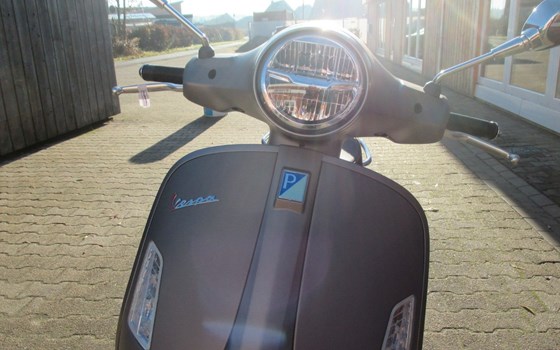 Neufahrzeug Vespa GTS 300 Super Tech - Bild 8