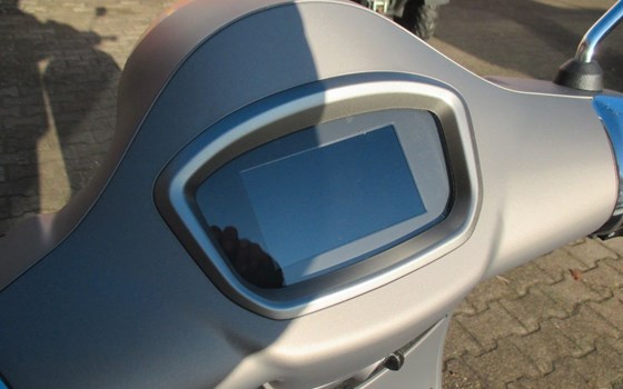 Neufahrzeug Vespa GTS 300 Super Tech - Bild 9