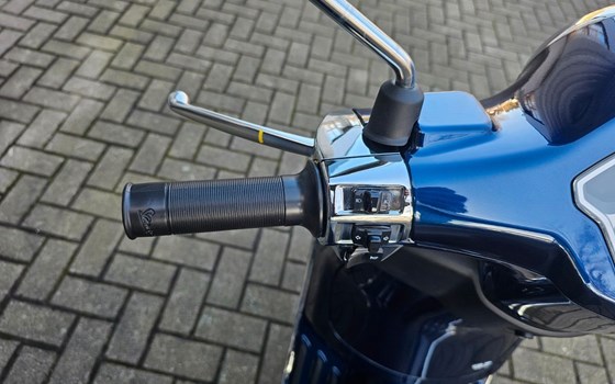 Neufahrzeug Vespa Primavera 125 S - Bild 10