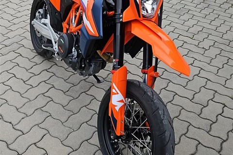 Einzylinder Supermotos für die Straße. A2 fähig!