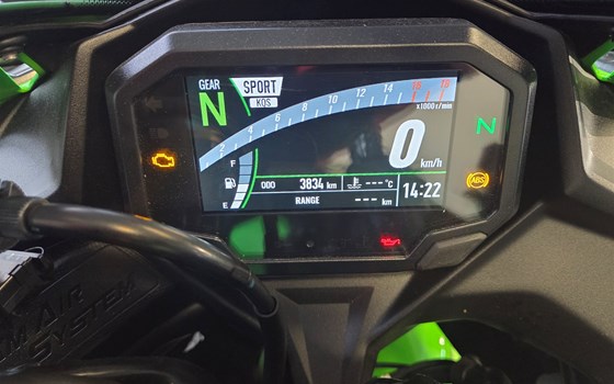 Gebrauchtmotorrad Kawasaki Ninja ZX-4RR - Bild 4