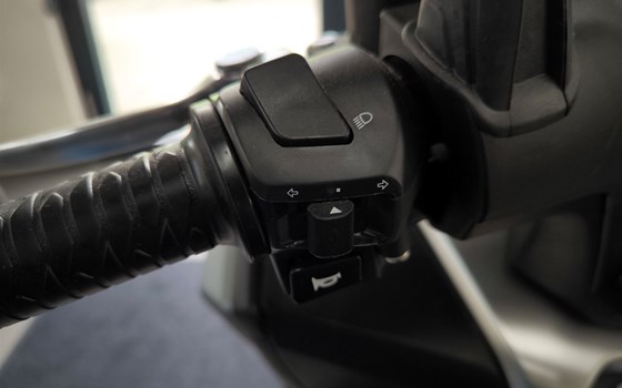 Gebrauchtmotorrad Kymco New Downtown 125i ABS - Bild 9