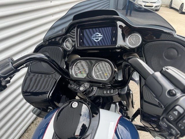 Harley-Davidson Touring Road Glide Special FLTRXS (Billiard Blue/Stonewashed White) - Bild 6