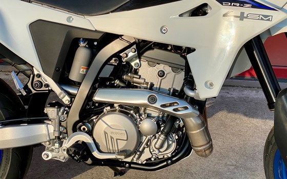 Neufahrzeug Suzuki DR-Z4SM - Bild 11