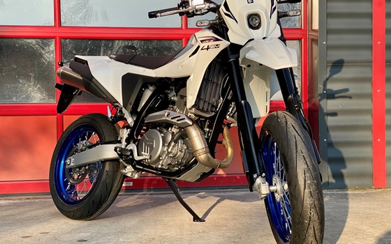 Neufahrzeug Suzuki DR-Z4SM - Bild 18