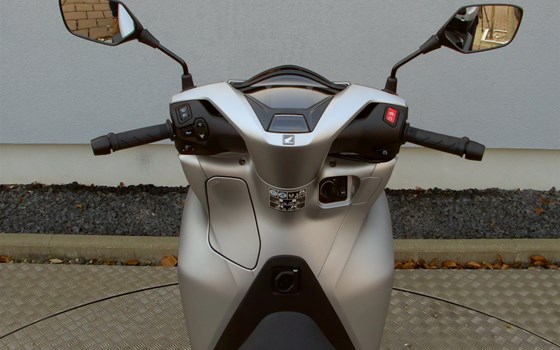 Neufahrzeug Honda SH350i - Bild 10