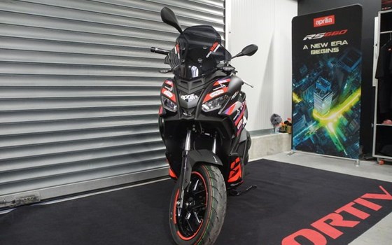 Neufahrzeug Aprilia SR GT Replica 125 - Bild 3