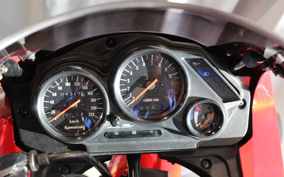 Gebrauchtmotorrad Kawasaki GPZ 500 S - Bild 11