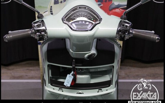 Gebrauchtmotorrad Vespa GTS 125 - Bild 11