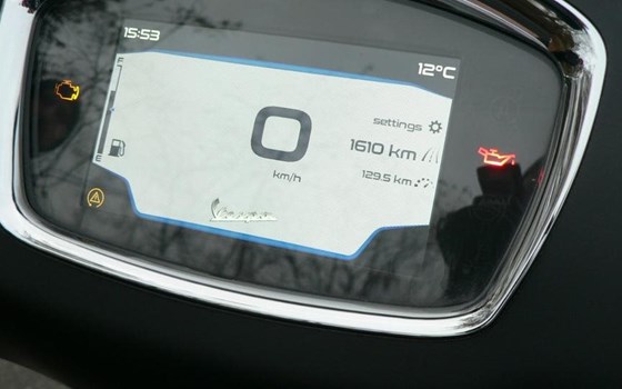 Gebrauchtmotorrad Vespa GTS 300 hpe Super Tech - Bild 8