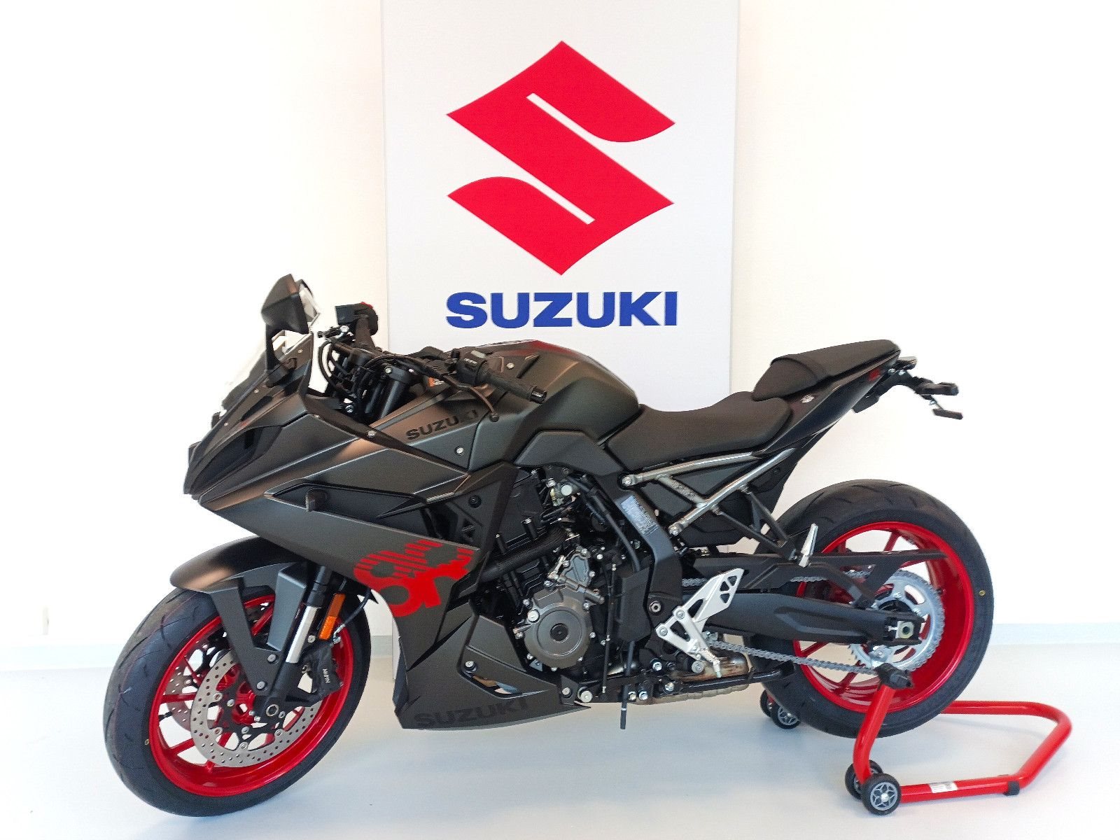 Suzuki GSX-8R 