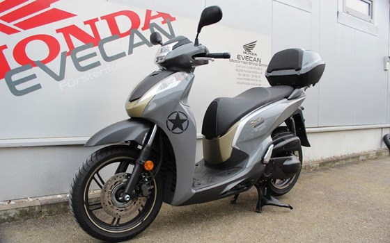 Gebrauchtmotorrad Honda SH300i - Bild 1