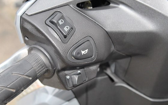 Gebrauchtmotorrad Honda SH300i - Bild 12