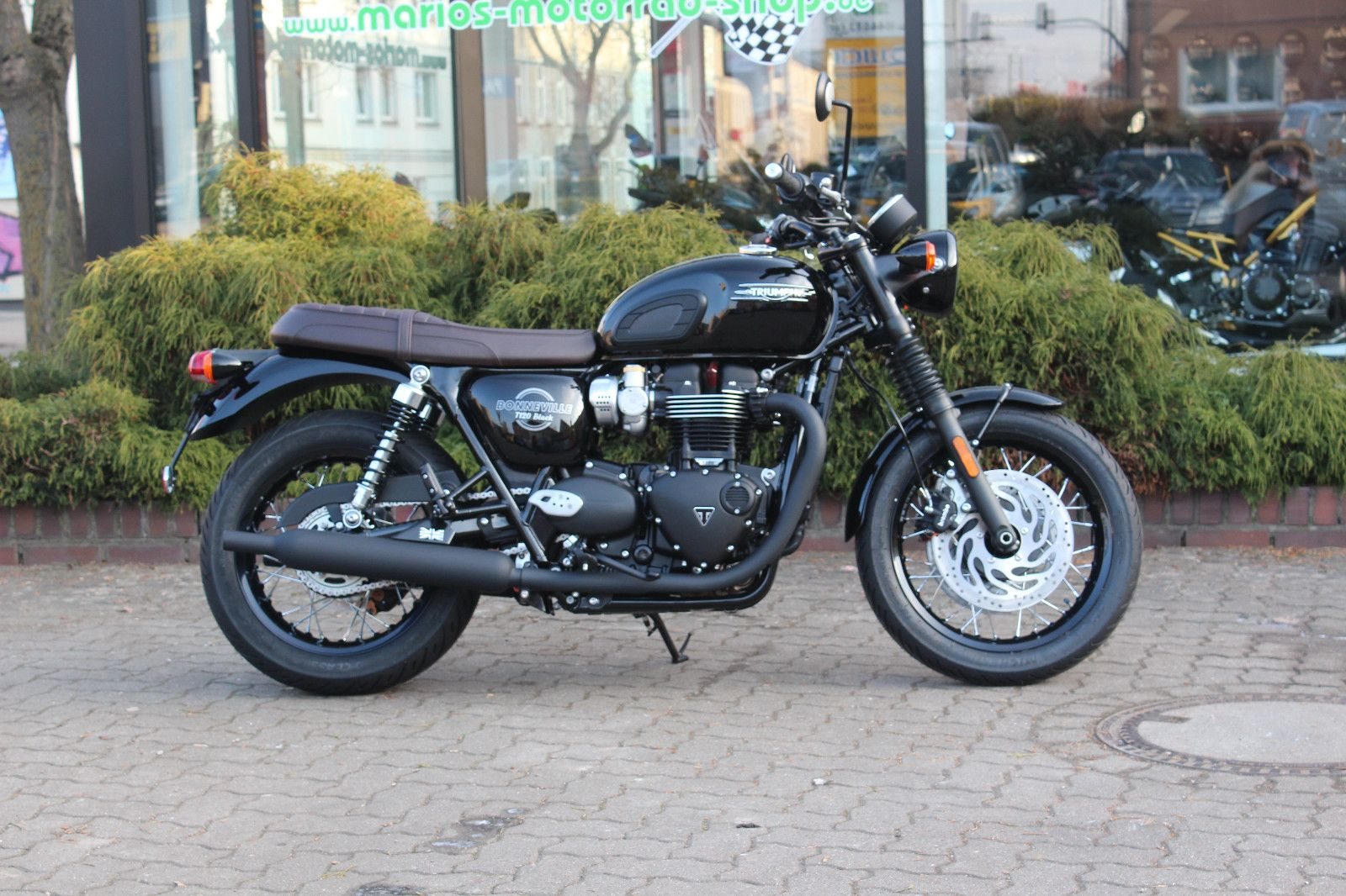 Triumph Bonneville T120 Black