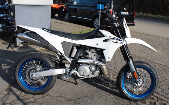 Neufahrzeug Suzuki DR-Z4SM - Bild 16