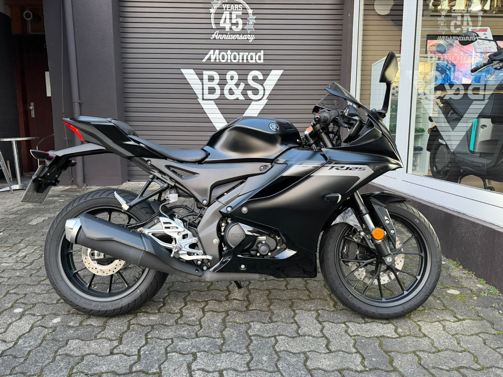 Yamaha R125 