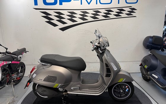 Gebrauchtmotorrad Vespa GTS 300 Super Tech - Bild 1