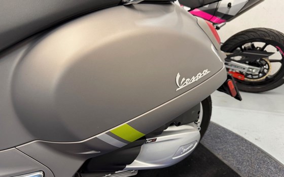 Gebrauchtmotorrad Vespa GTS 300 Super Tech - Bild 10