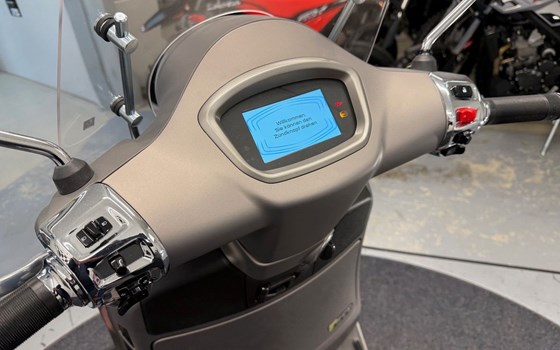 Gebrauchtmotorrad Vespa GTS 300 Super Tech - Bild 11