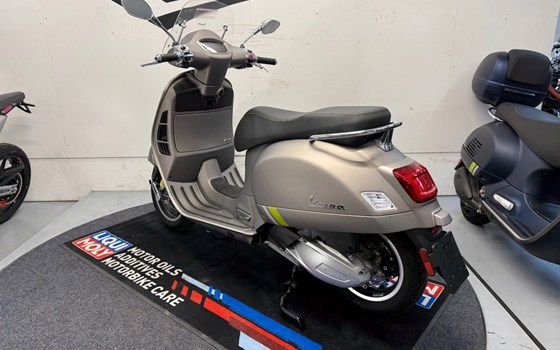 Gebrauchtmotorrad Vespa GTS 300 Super Tech - Bild 2