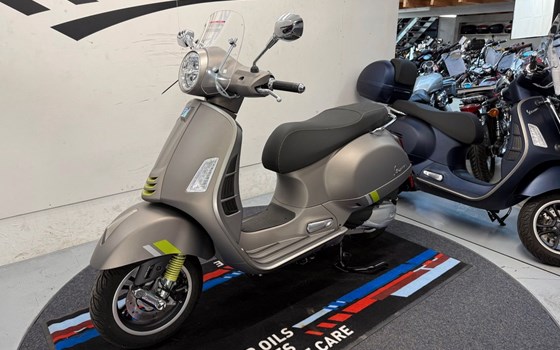 Gebrauchtmotorrad Vespa GTS 300 Super Tech - Bild 4