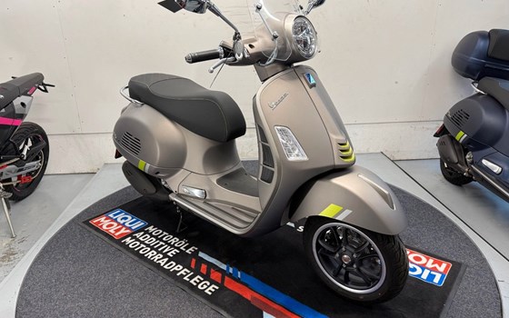 Gebrauchtmotorrad Vespa GTS 300 Super Tech - Bild 6