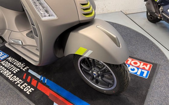Gebrauchtmotorrad Vespa GTS 300 Super Tech - Bild 7