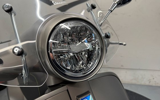 Gebrauchtmotorrad Vespa GTS 300 Super Tech - Bild 9