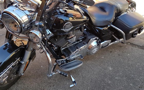 Gebrauchtmotorrad Harley-Davidson Road King Classic FLHRC - Bild 5