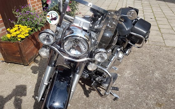 Gebrauchtmotorrad Harley-Davidson Road King Classic FLHRC - Bild 9