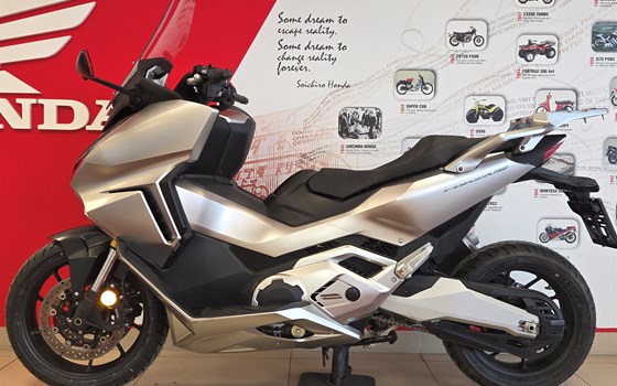 Gebrauchtmotorrad Honda Forza 750 - Bild 3