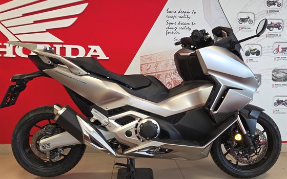 Gebrauchtmotorrad Honda Forza 750 - Bild 4