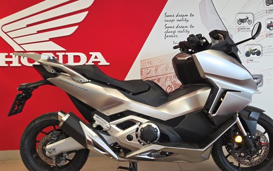 Gebrauchtmotorrad Honda Forza 750 - Bild 2