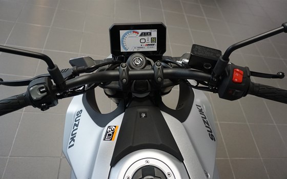 Neufahrzeug Suzuki GSX-8S - Bild 10