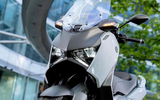 Neufahrzeug Yamaha XMAX 300 Tech MAX - Bild 18