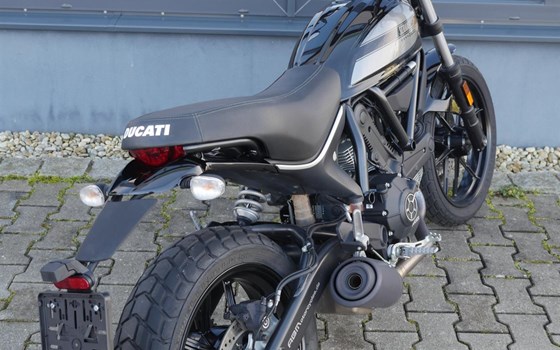 Gebrauchtmotorrad Ducati Scrambler Sixty2 - Bild 8