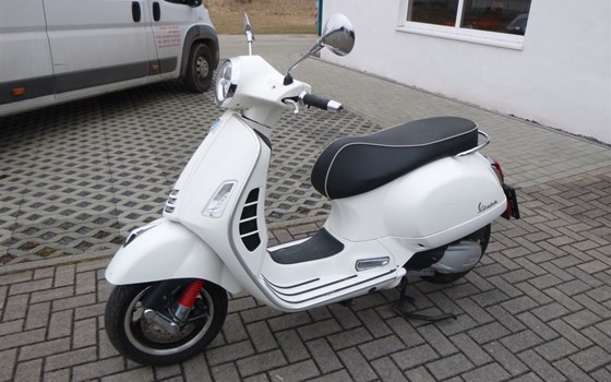 Gebrauchtmotorrad Vespa GTS 300 Super - Bild 2