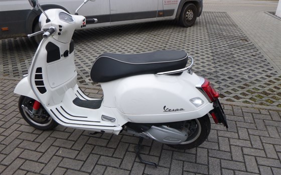 Gebrauchtmotorrad Vespa GTS 300 Super - Bild 4