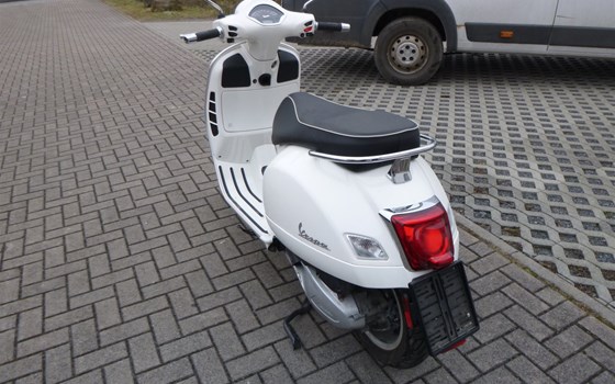 Gebrauchtmotorrad Vespa GTS 300 Super - Bild 5
