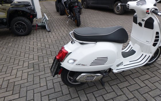 Gebrauchtmotorrad Vespa GTS 300 Super - Bild 6