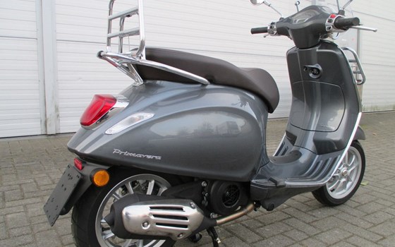 Gebrauchtmotorrad Vespa Primavera 125 Touring - Bild 2