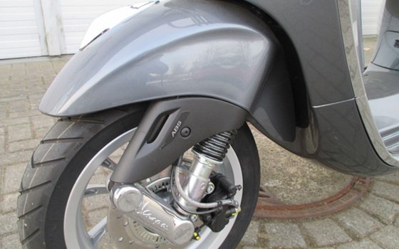 Gebrauchtmotorrad Vespa Primavera 125 Touring - Bild 7