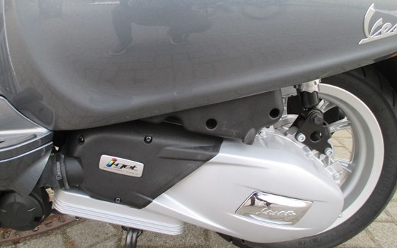 Gebrauchtmotorrad Vespa Primavera 125 Touring - Bild 8