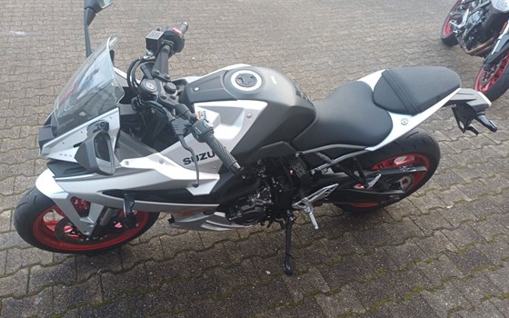 Gebrauchtmotorrad Suzuki GSX-8R - Bild 2