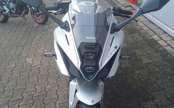 Gebrauchtmotorrad Suzuki GSX-8R - Bild 3