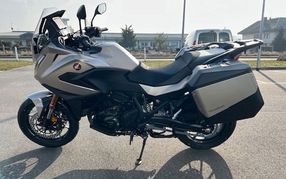 Gebrauchtmotorrad Honda NT1100 DCT Electronic Suspension - Bild 2